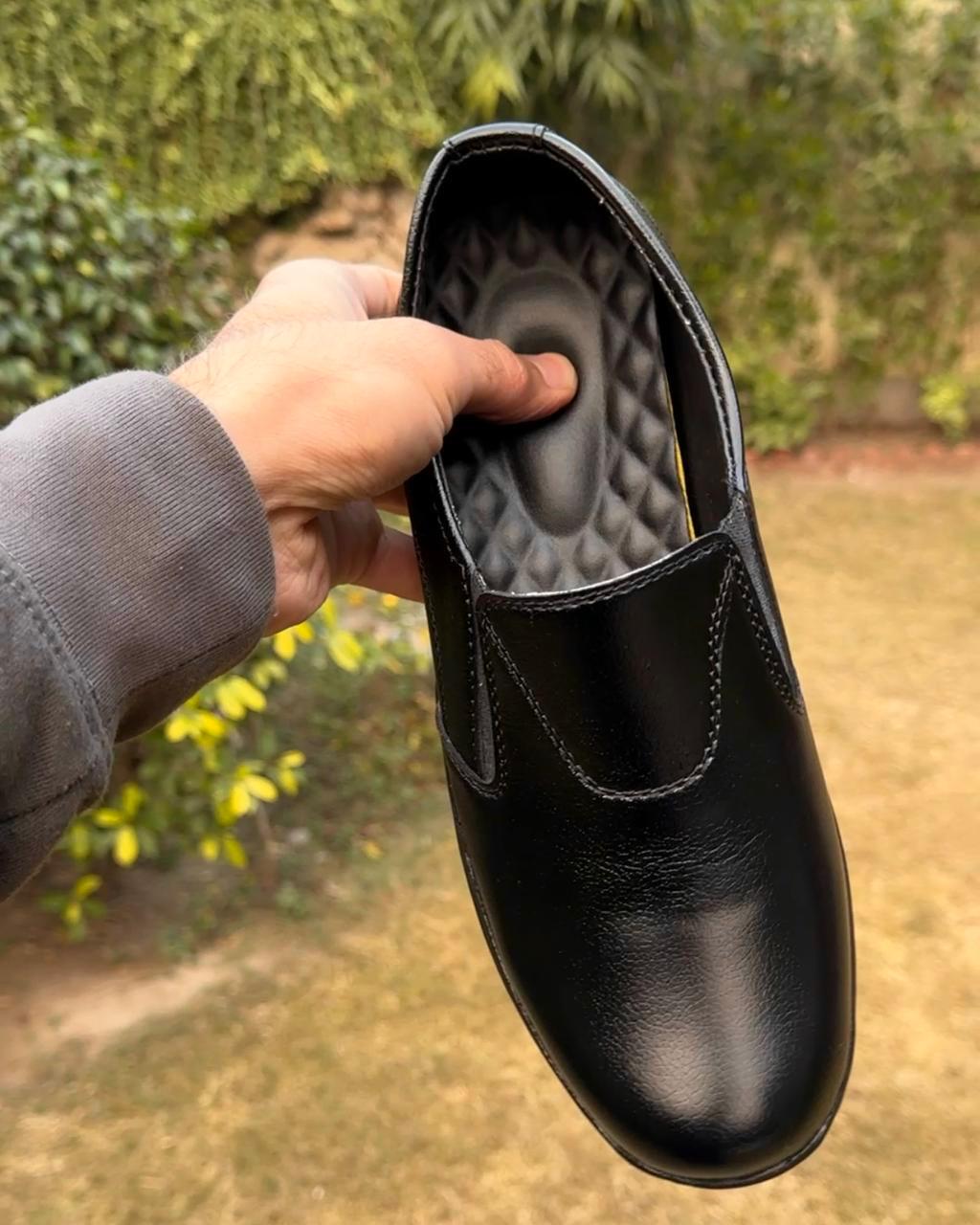 COMFORTABLE BLACK SHOE