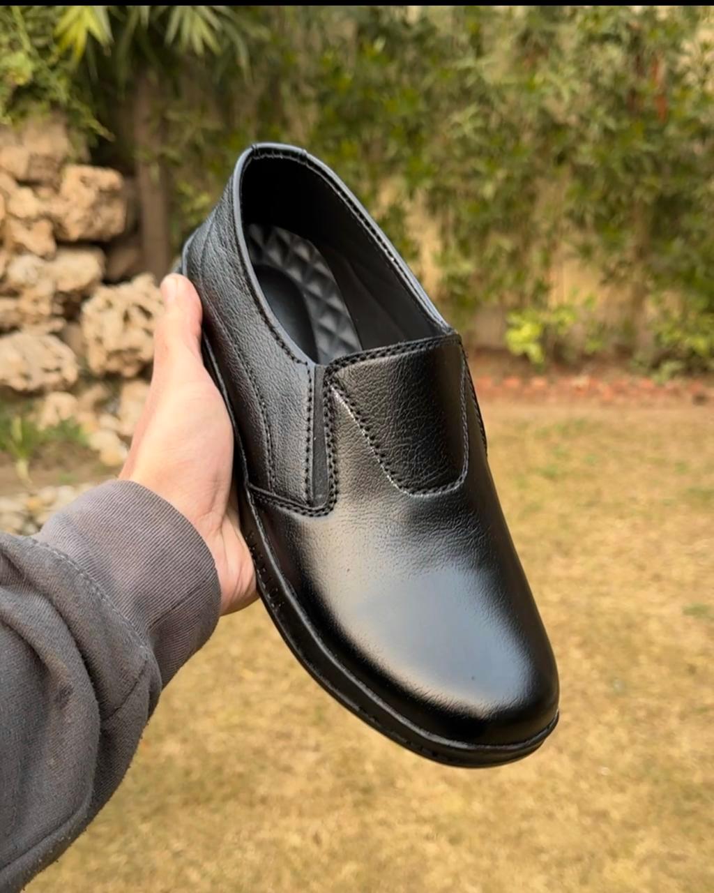 COMFORTABLE BLACK SHOE