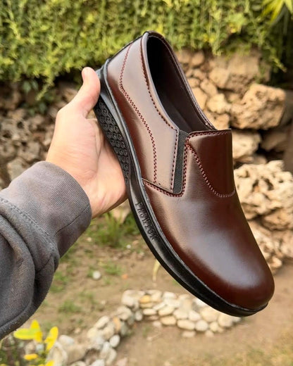 COMFORTABLE BROWN SHOE