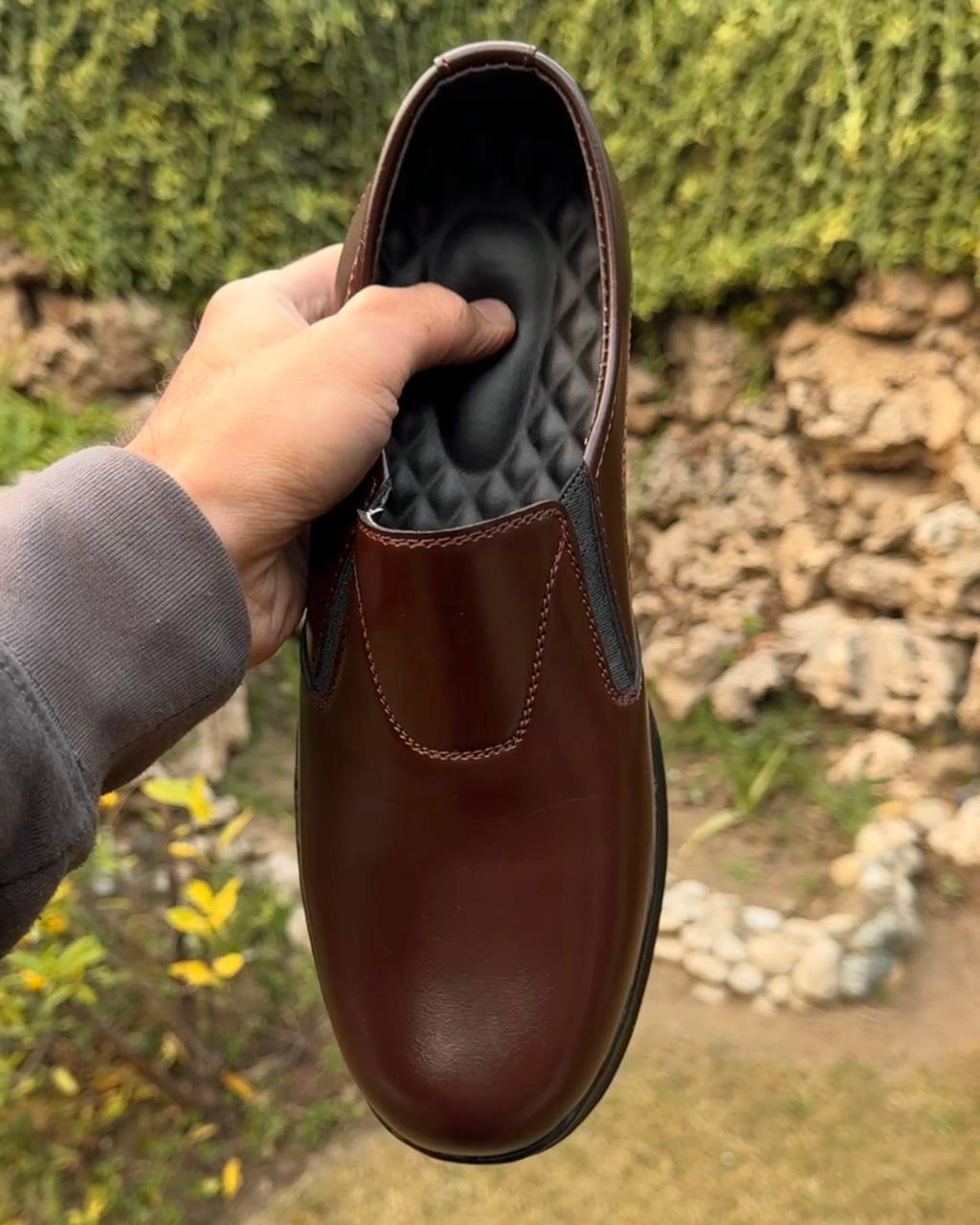 COMFORTABLE BROWN SHOE